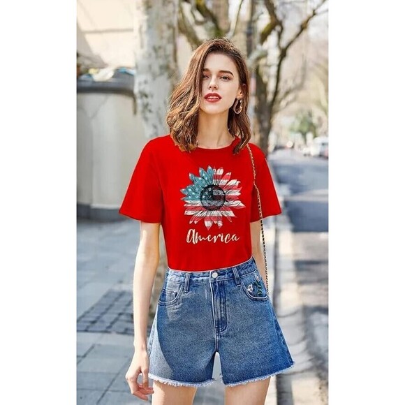 ❤️ New Patriotic Sunflower T-Shirt – America Flag Graphic – Size Small (NWT) - Picture 2 of 8